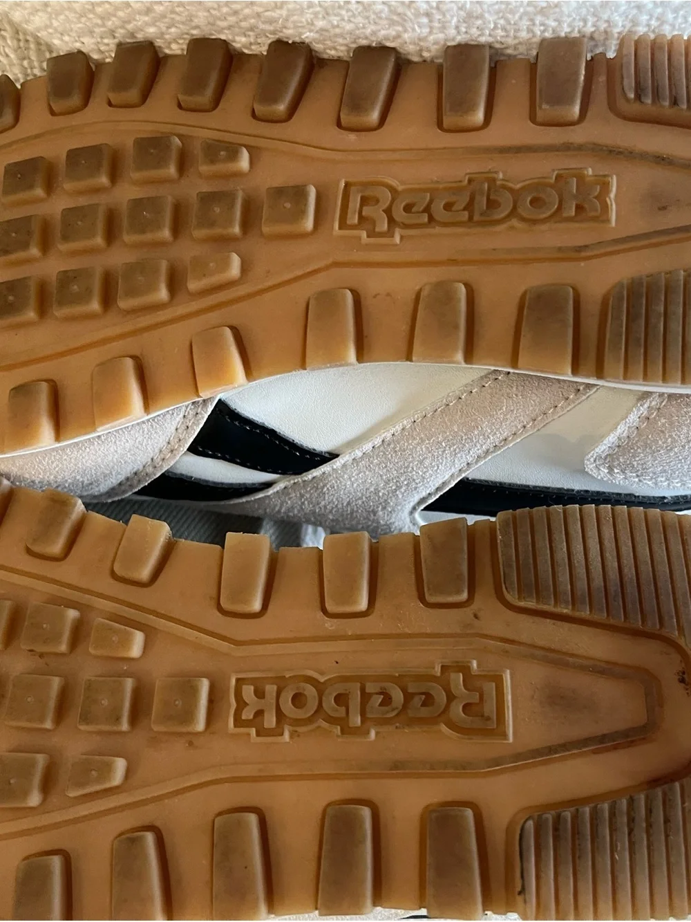 Reebok Ladies white sneakers. Size 8.5 (like new)